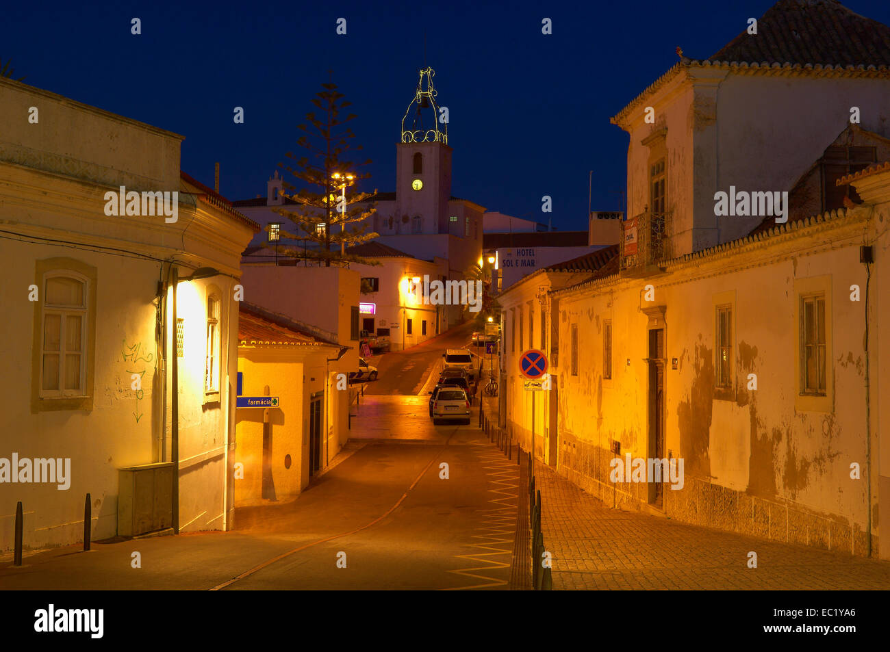 Historische Stadt Albufeira bei Nacht, Algarve, Portugal, Europa Stockfoto