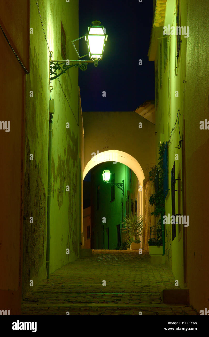 Historische Stadt Albufeira bei Nacht, Algarve, Portugal, Europa Stockfoto