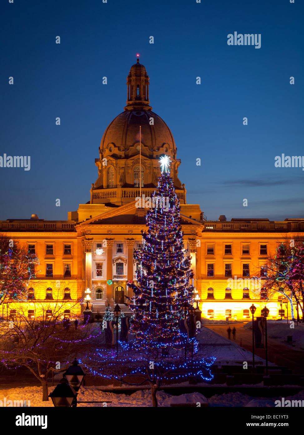 Die Alberta Legislature (Legislativversammlung von Alberta) Anlage in Weihnachtsbeleuchtung dekoriert. Edmonton, Alberta, Kanada. Stockfoto