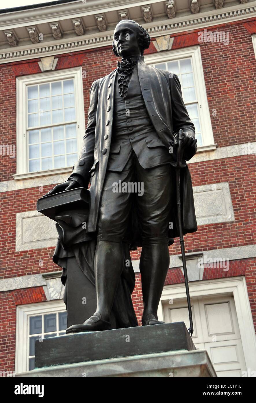 PHILADELPHIA, PENNSYLVANIA: Die George-Washington-Statue vor 1732-1753 Independence Hall Stockfoto