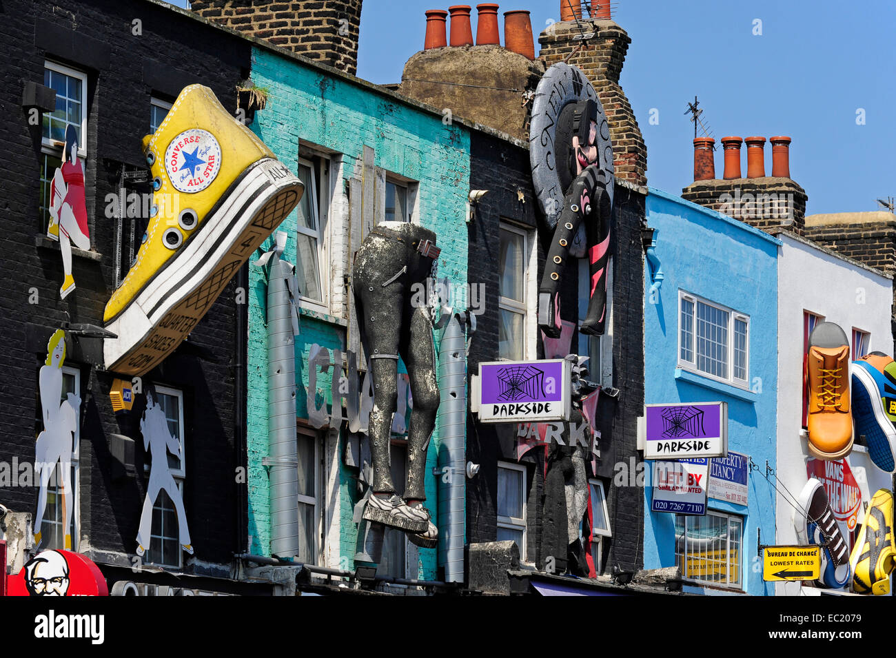 Ladenfront in Camden High Street, Camden Market, Camden Town, London, England, Vereinigtes Königreich Stockfoto