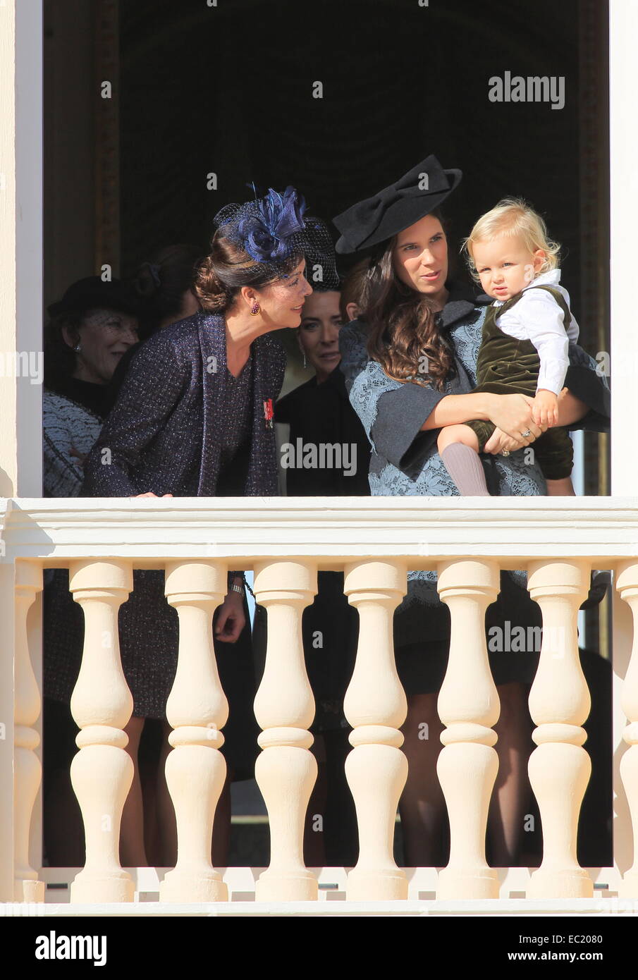 Prinzessin Caroline von Hannover, Tatiana Santo Domingo mit Sohn Sacha auf dem Fürstenpalast am Nationalfeiertag Fête du Prince Stockfoto