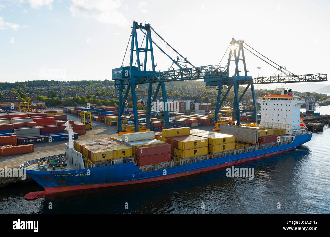 Containerschiff Hanse Mut entladen wird an den Port, Greenock, Schottland, Vereinigtes Königreich Stockfoto