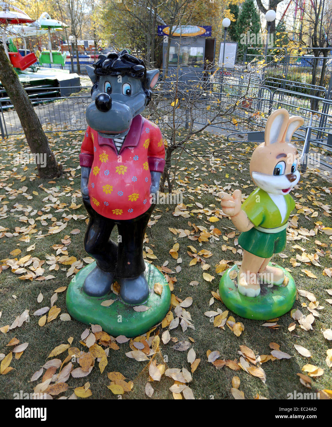 Statuen von der Wolf und der Hase fotografiert hautnah Stockfoto