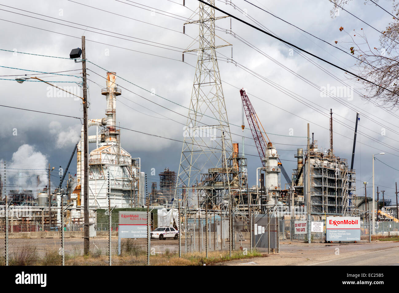 Die Exxon Mobil-Raffinerie in Baytown, eines der größten in den USA, in der Nähe von Houston, Texas, USA Stockfoto