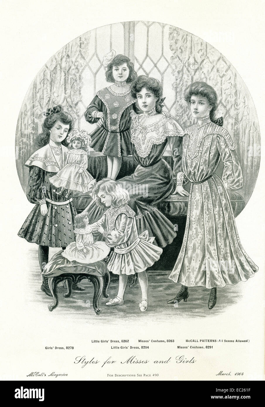 Diese Seite erschien im McCalls Magazin im März 1904. Es unterstreicht den Kleidungsstil für Damen und junge Mädchen zur Zeit und gibt die McCall Musternummer für jedes Kleid. Stockfoto