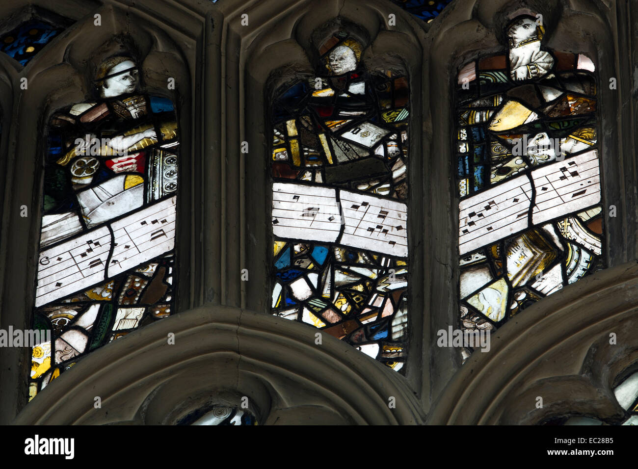 Mittelalterliche Musik Glasmalerei in der Beauchamp Kapelle St. Marien Kirche, Warwick, Warwickshire, England, UK Stockfoto
