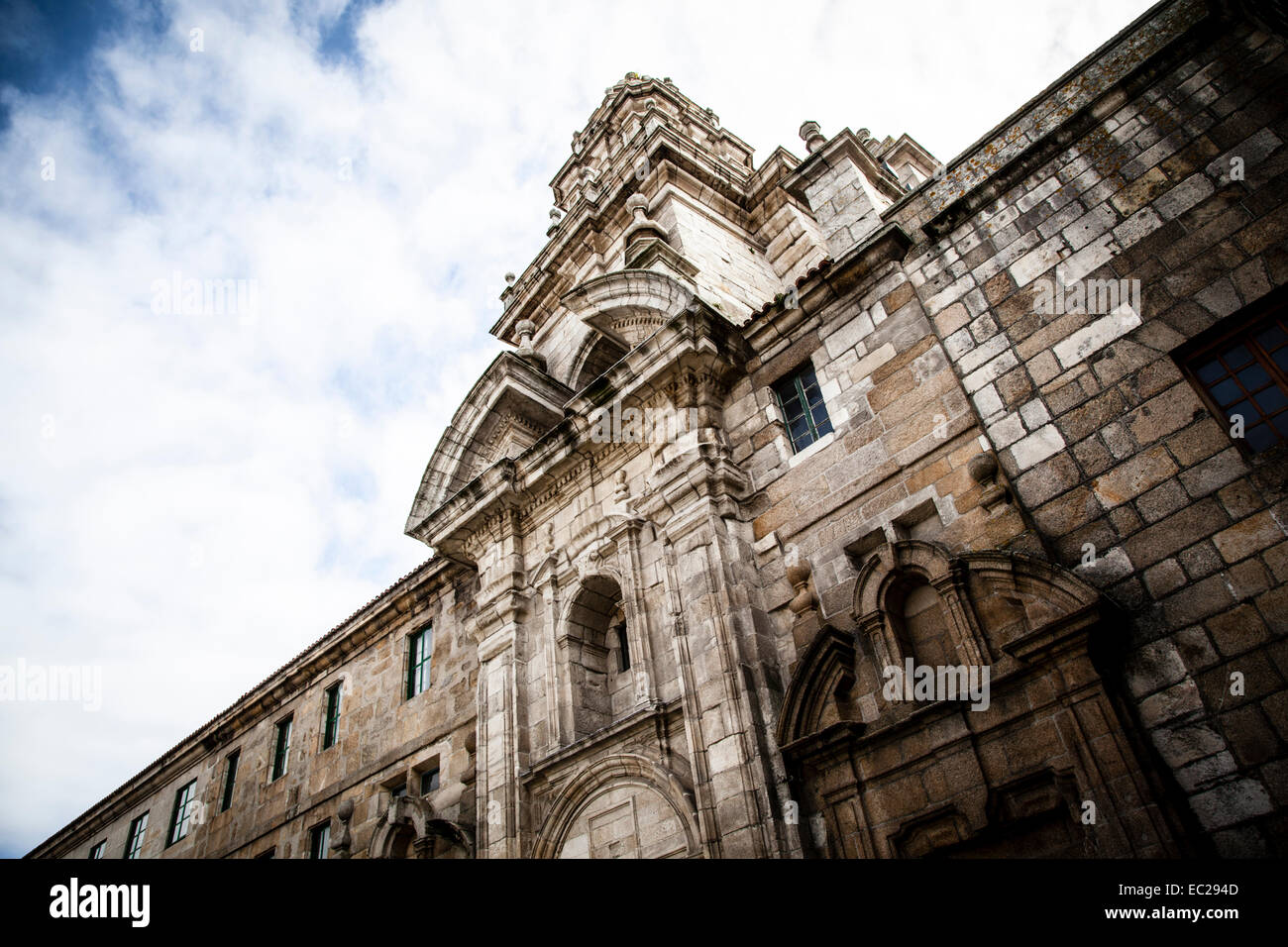 Traditionelle weiße verglaste Holzfenster in A Coruna, Galicien, Spanien. Stockfoto