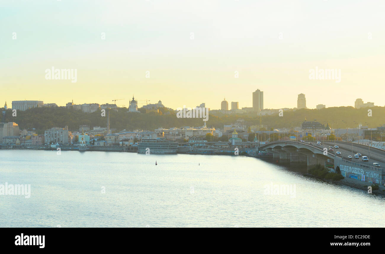 Panoramablick von Kiew in bei Sonnenuntergang. Ukraine Stockfoto