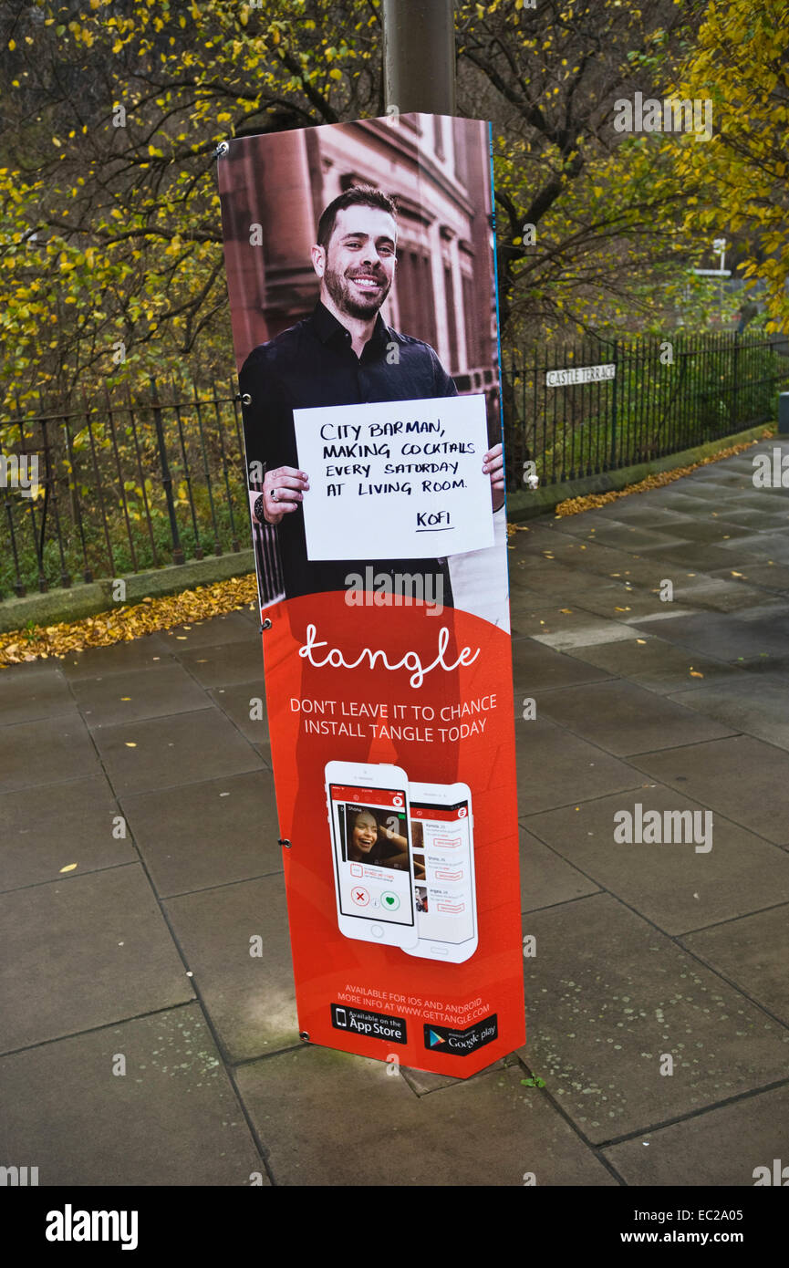 Auf Straße Plakatwerbung für das GEWIRR aus dem app-targeting schottischen Studenten & Profis im Stadtzentrum von Edinburgh Schottland UK Stockfoto