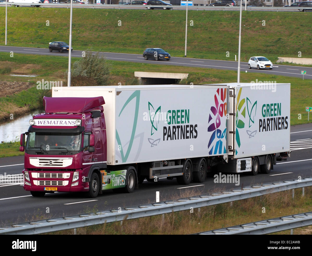 Volvo FM 460 4 X 2, Wematrans, grüne Partner Stockfoto