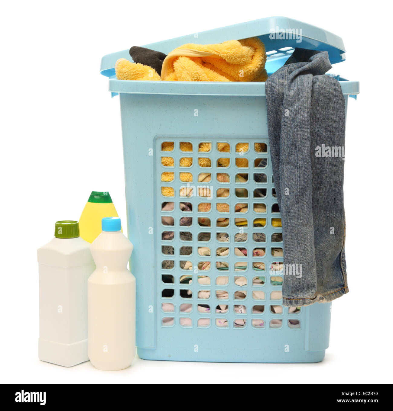 Plastik Wäschekorb mit Reinigungsmittel Stockfoto