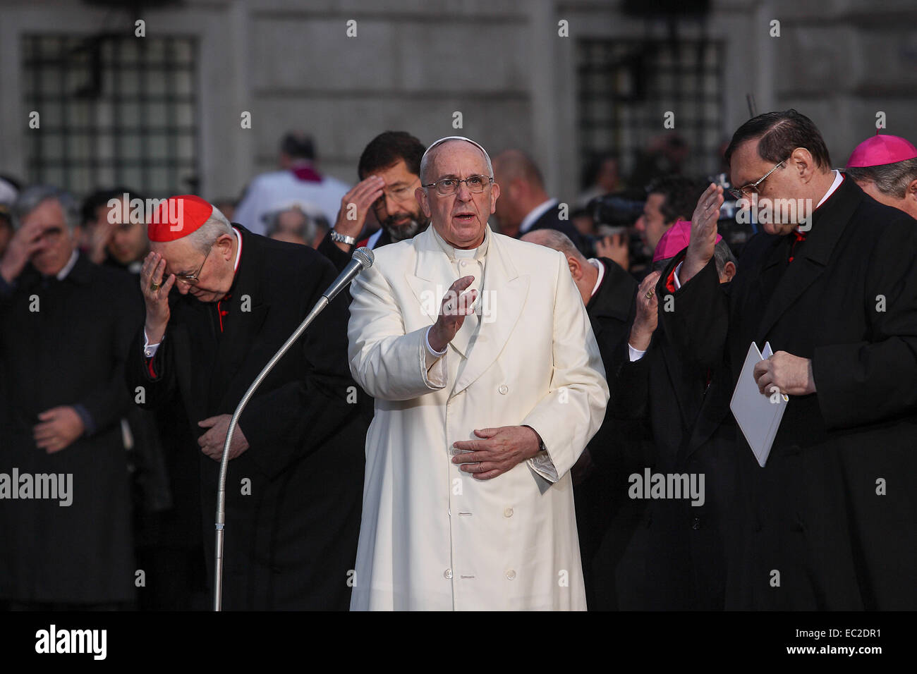 Rom, Italien. 8. Dezember 2014.  Papst Francis feiert der Unbefleckten Empfängnis Credit: wirklich Easy Star/Alamy Live News Stockfoto