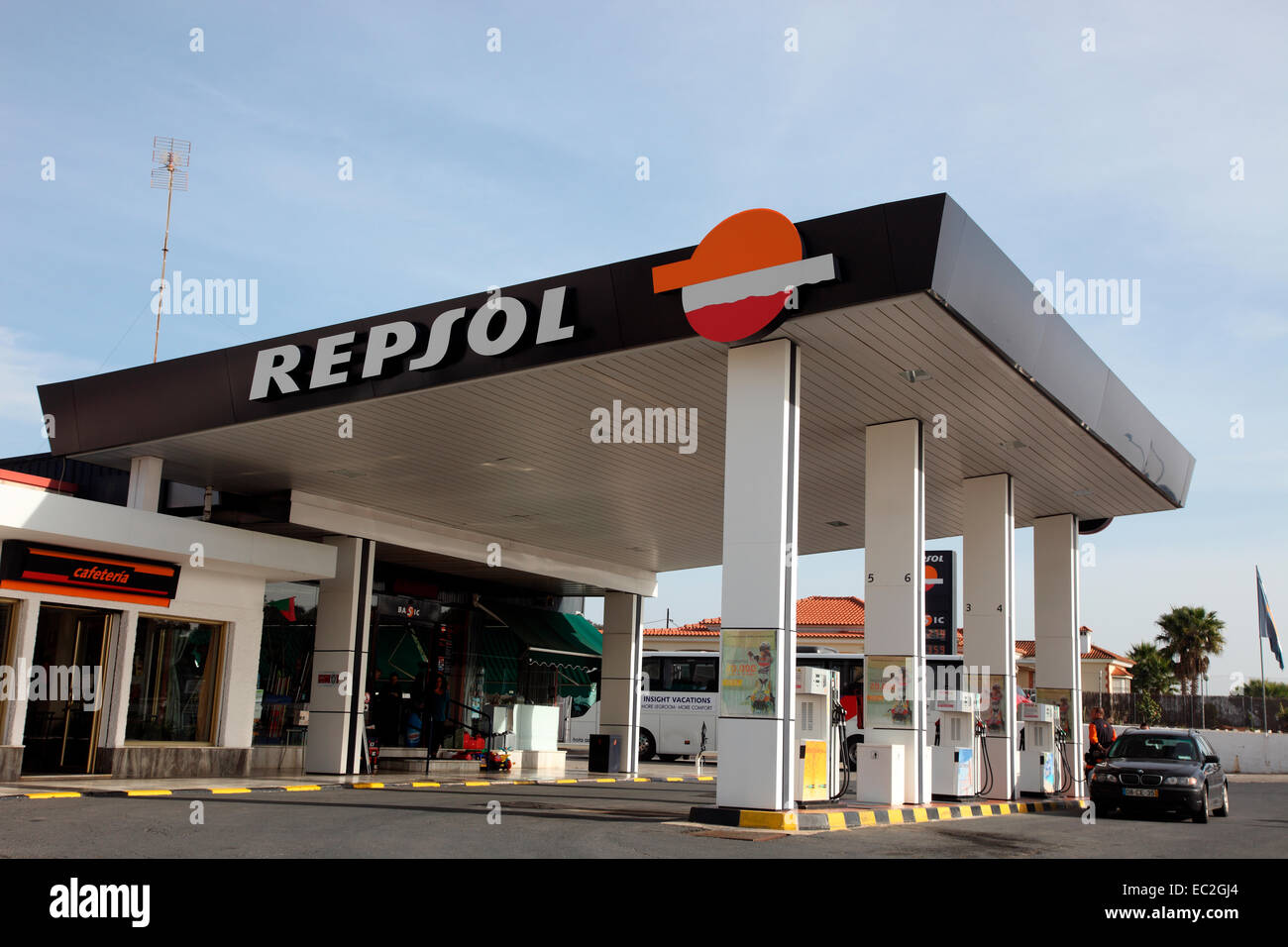 Repsol Tankstelle in Rosal De La Frontera an der Grenze von Portugal Spanien Stockfoto