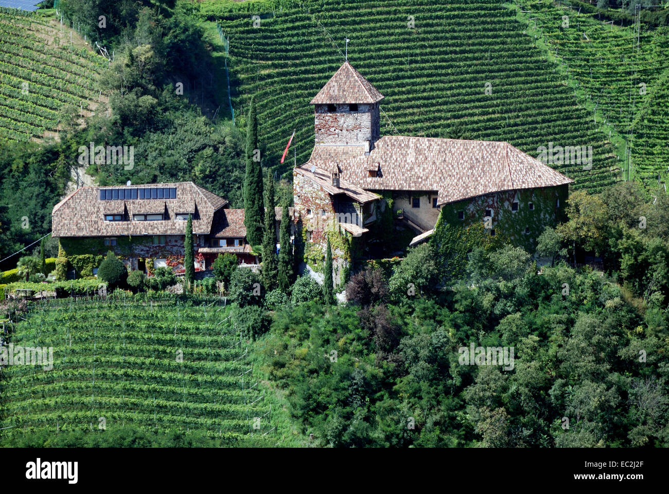 Schloss Warth in Eppan an der Südtiroler Wein-Route aus dem 15. Jahrhundert. Stockfoto
