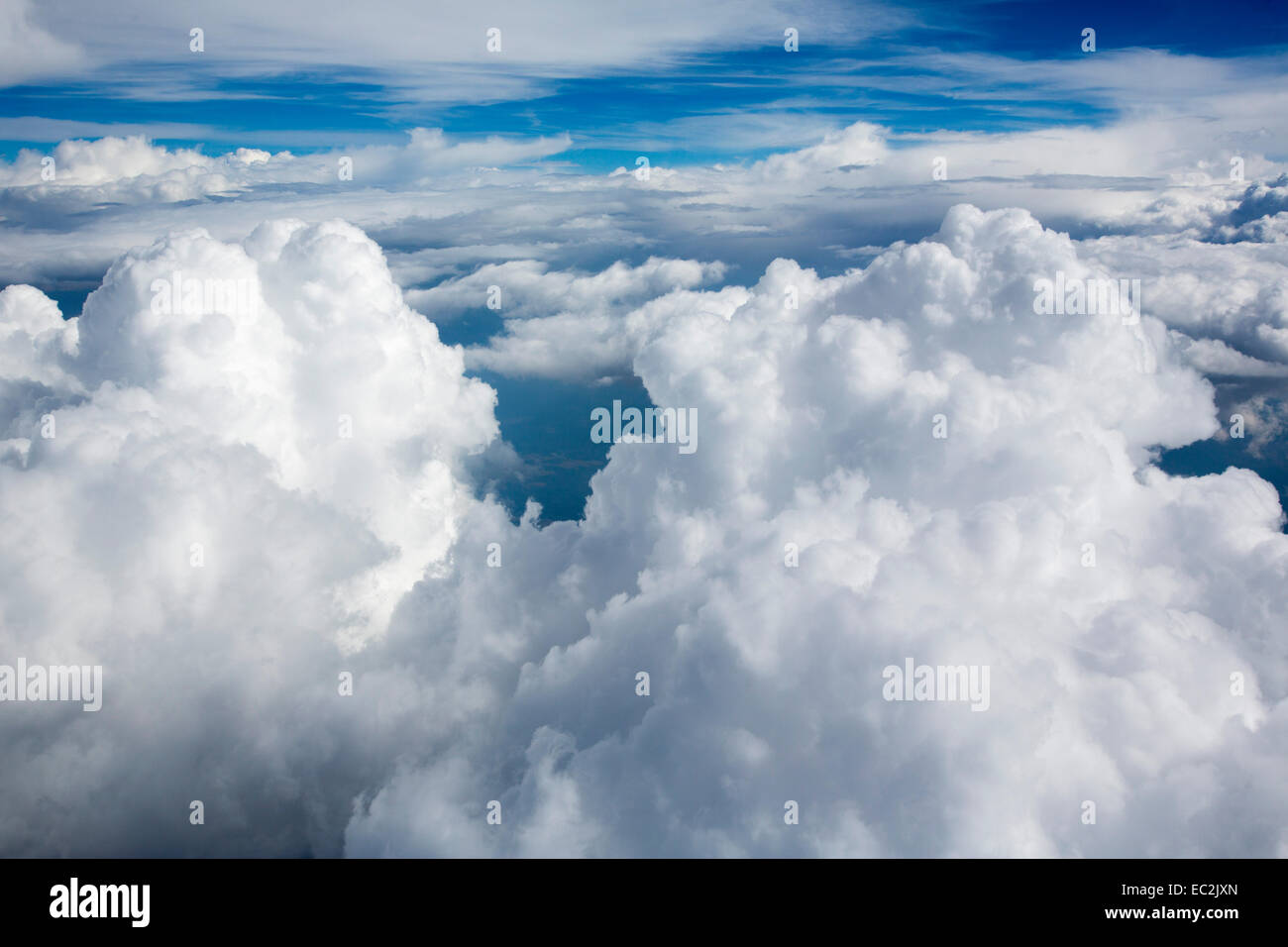 Bilder mit hoher Auflösung von Clounds und blauer Himmel. Stockfoto