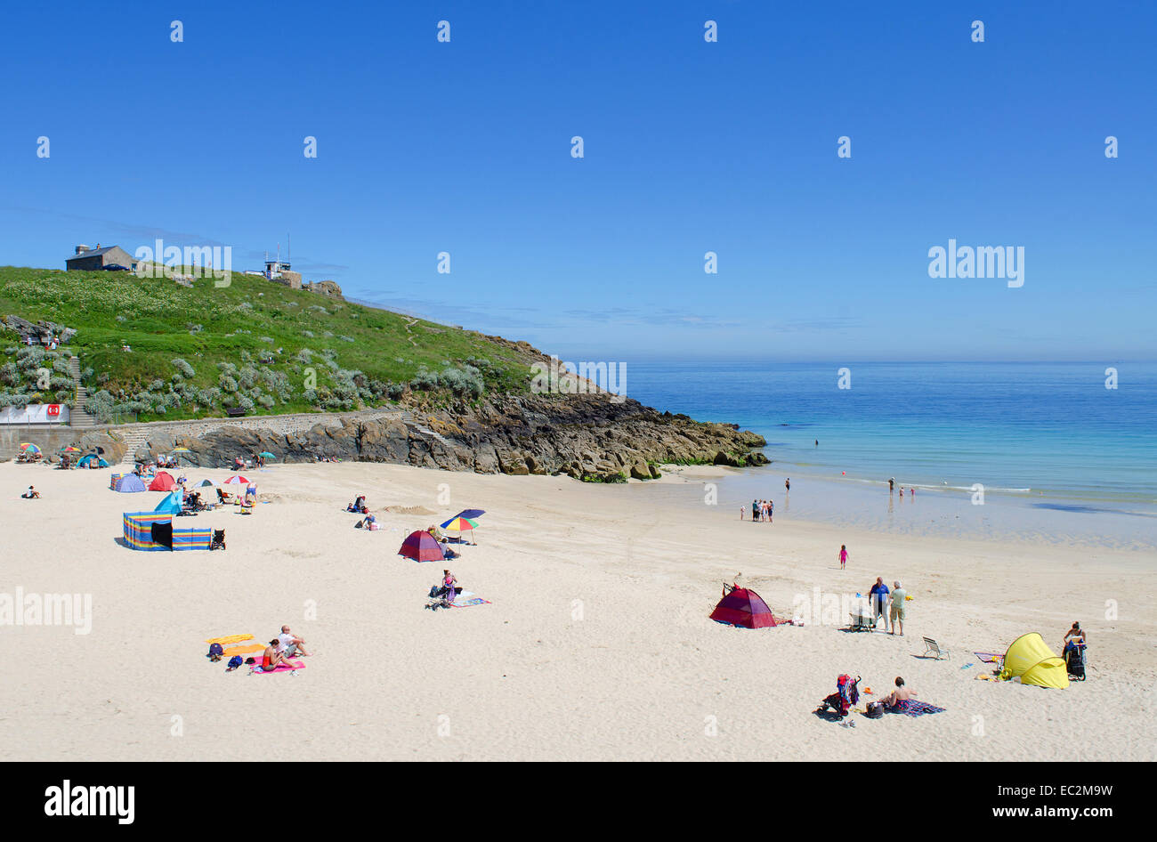 Frühsommer am Porthgwidden Beach in St.Ives, Cornwall, UK Stockfoto