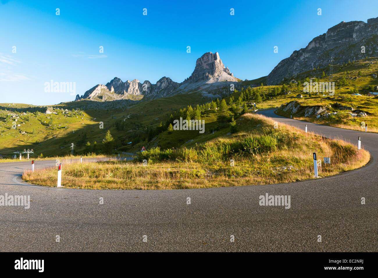 Bend at Passo Giau early morning, Dolomites, Alps, Italy Stockfoto