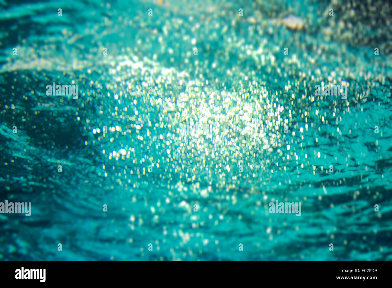 verschwommene Luftblasen unter Wasser für Hintergründe Stockfoto