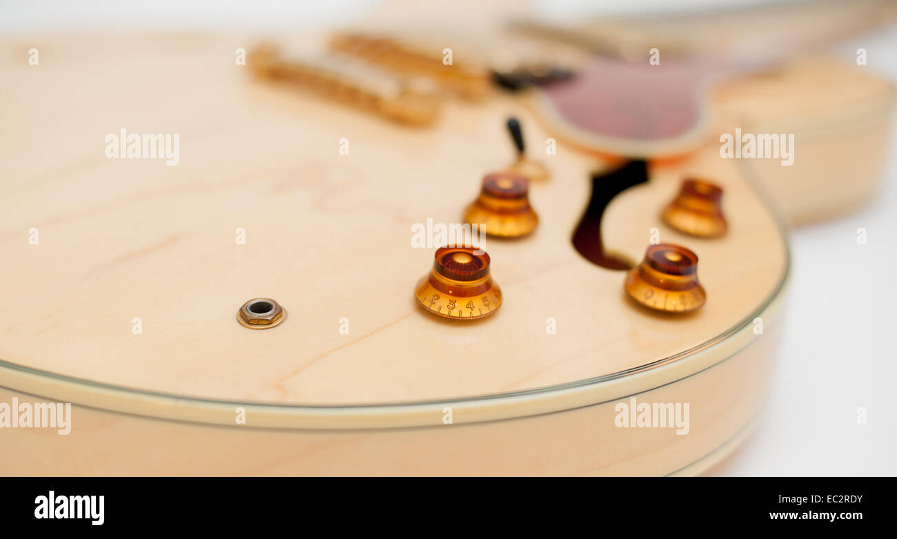 Detail des Körpers braun e-Gitarre Stockfoto