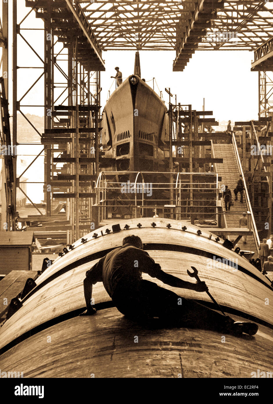Menschen, die Arbeiten am Rumpf des US-u-Boot bei Electric Boat Co., Groton, Connecticut  August 1943.  Foto von Lt. einer Charles Fenno Jacobs. (Marine) Stockfoto
