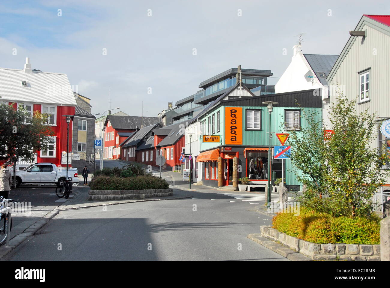 Wellpappe Zinn architektonische Gebäude in Reykjavik, Island Stockfoto