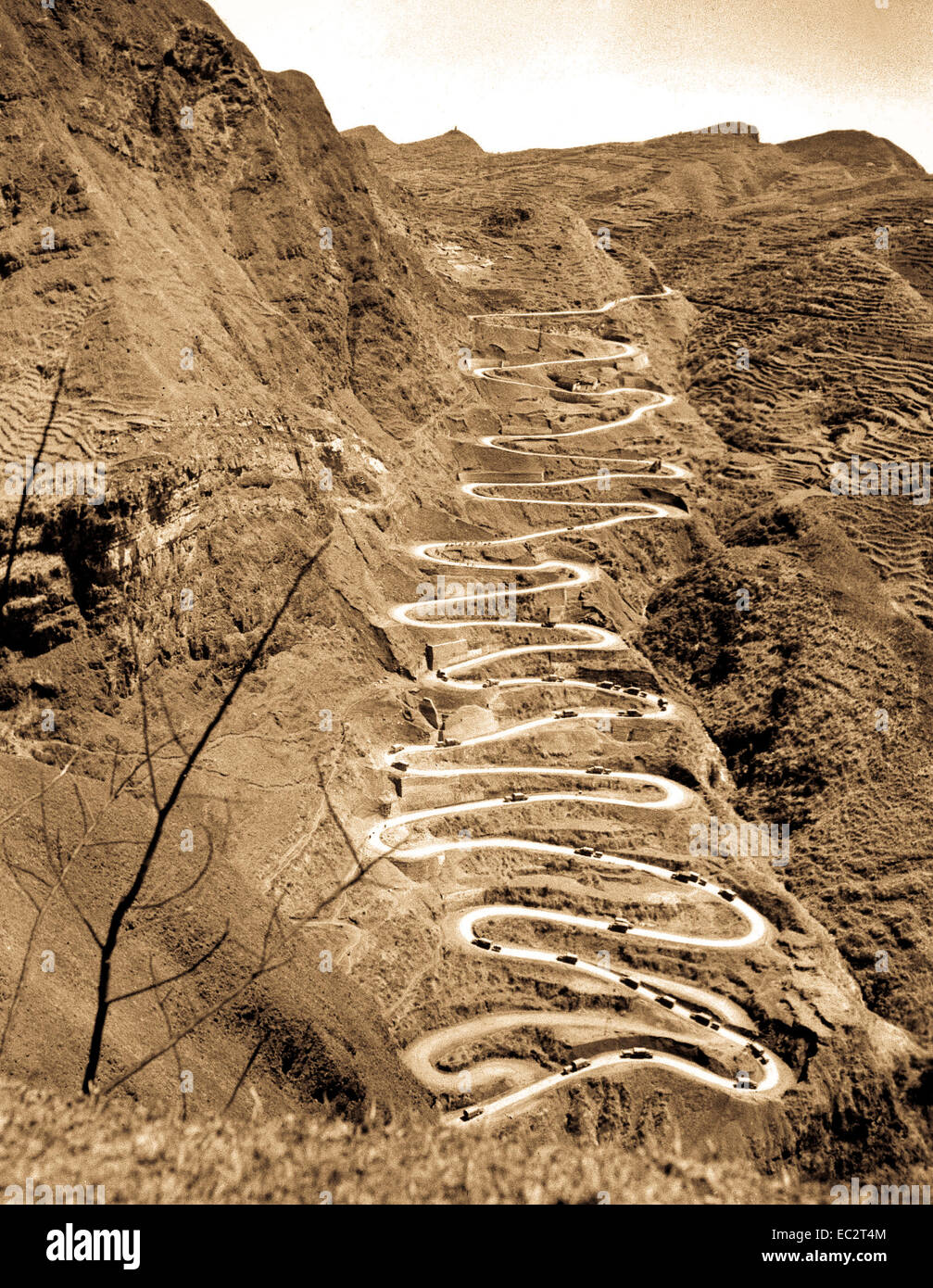 US-Konvoi betreibt zwischen Chen-Yi und Kweiyang, China, ist die berühmte 21 Kurven an Annan, China aufsteigend.  26. März 1945.  PFC John F. Albert.  (Armee) Stockfoto