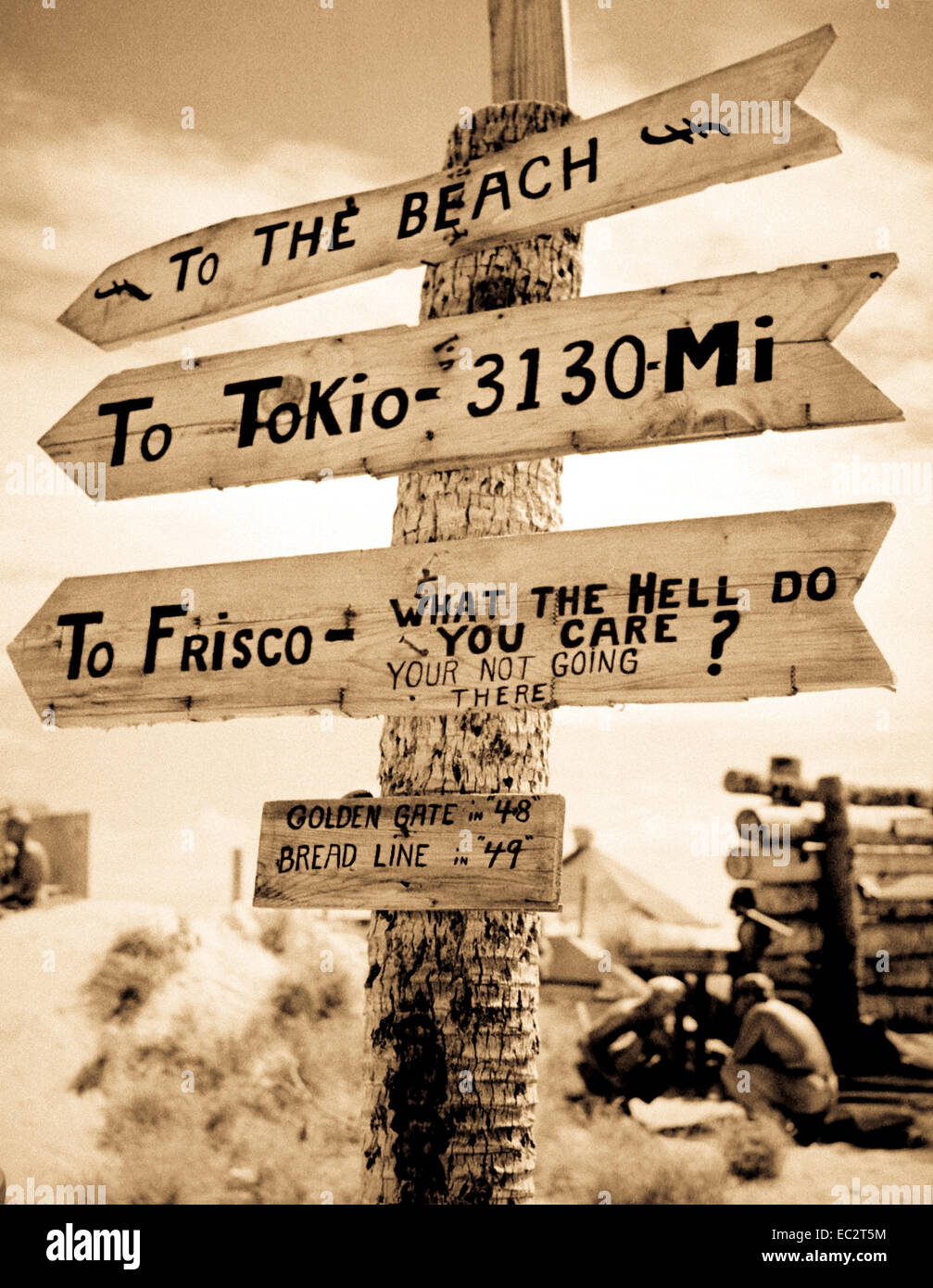 Zeichen auf Tarawa veranschaulicht Marine Humor und möglichen Mangel an Optimismus hinsichtlich der Dauer des Krieges.  Juni 1944. Lt. einer Charles Fenno Jacobs. (Marine) Stockfoto