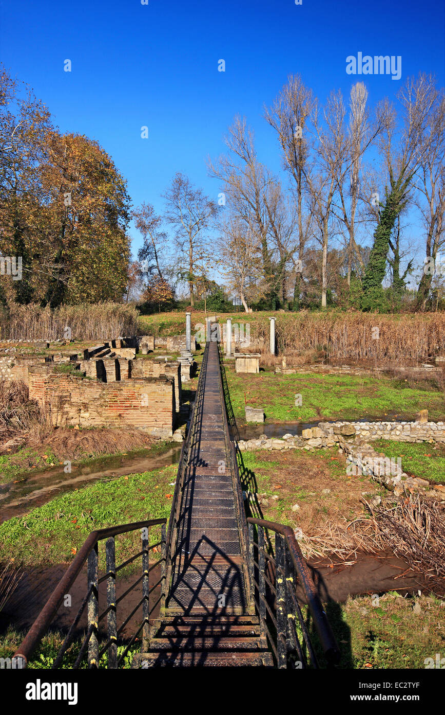 Das Heiligtum der Isis und Vafyras Fluss an der archäologischen Stätte von Dion, Pieria, Mazedonien, Griechenland. Stockfoto