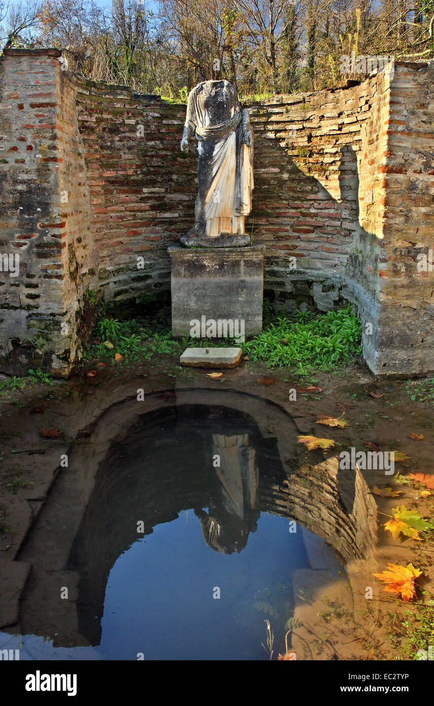 Statue am Heiligtum der Isis, archäologische Stätte von Dion, Pieria, Mazedonien, Griechenland. Stockfoto