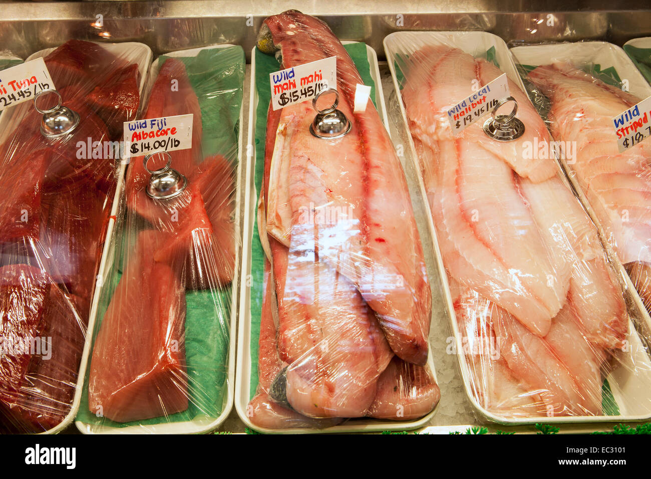 Wild gefangenen frischen Fisch zu verkaufen, Nikka Fischmarkt und Grill, Goleta, Kalifornien, Vereinigte Staaten von Amerika Stockfoto