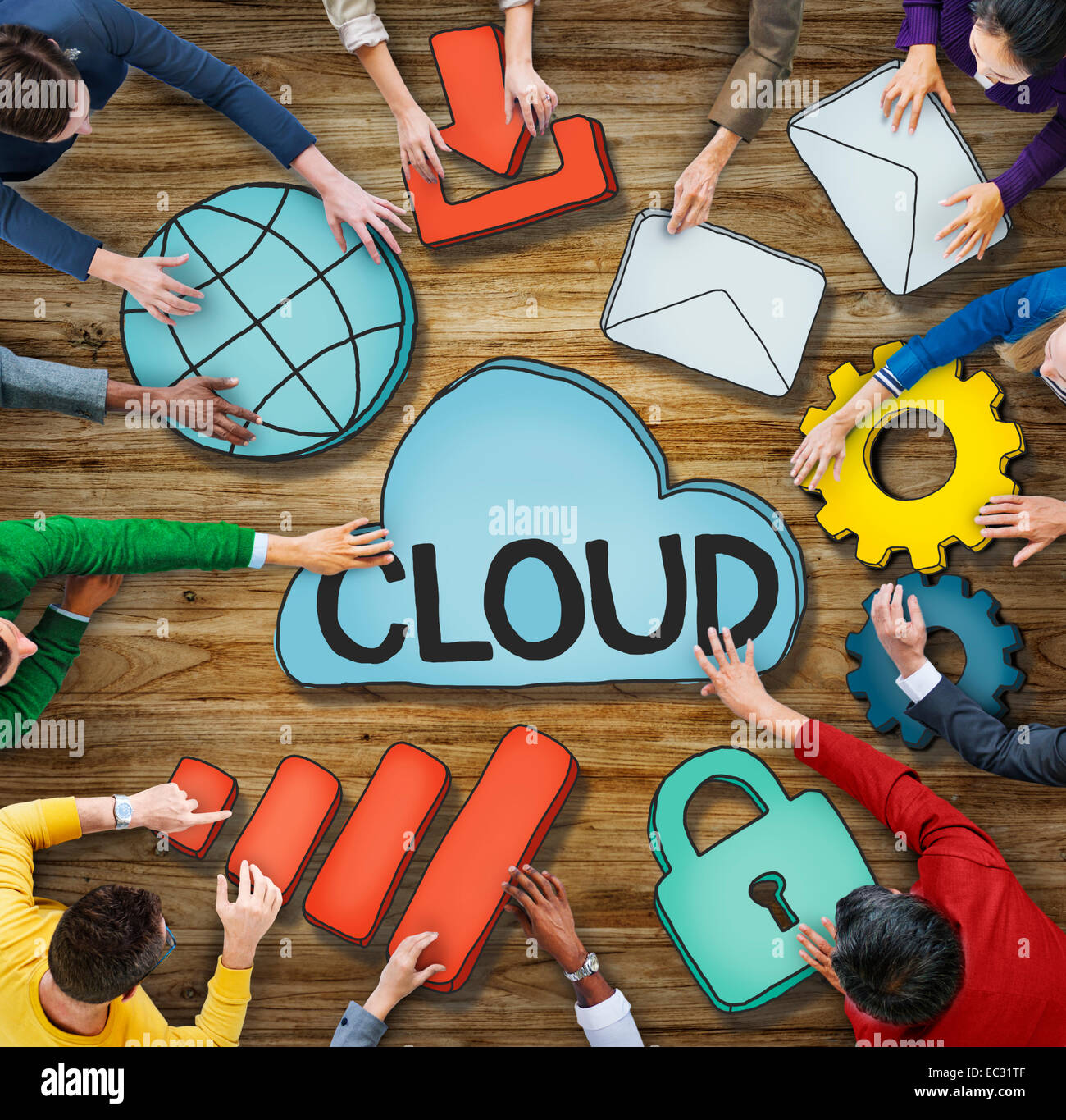 Multiethnische Gruppe von Menschen mit Cloud-Konzept Stockfoto