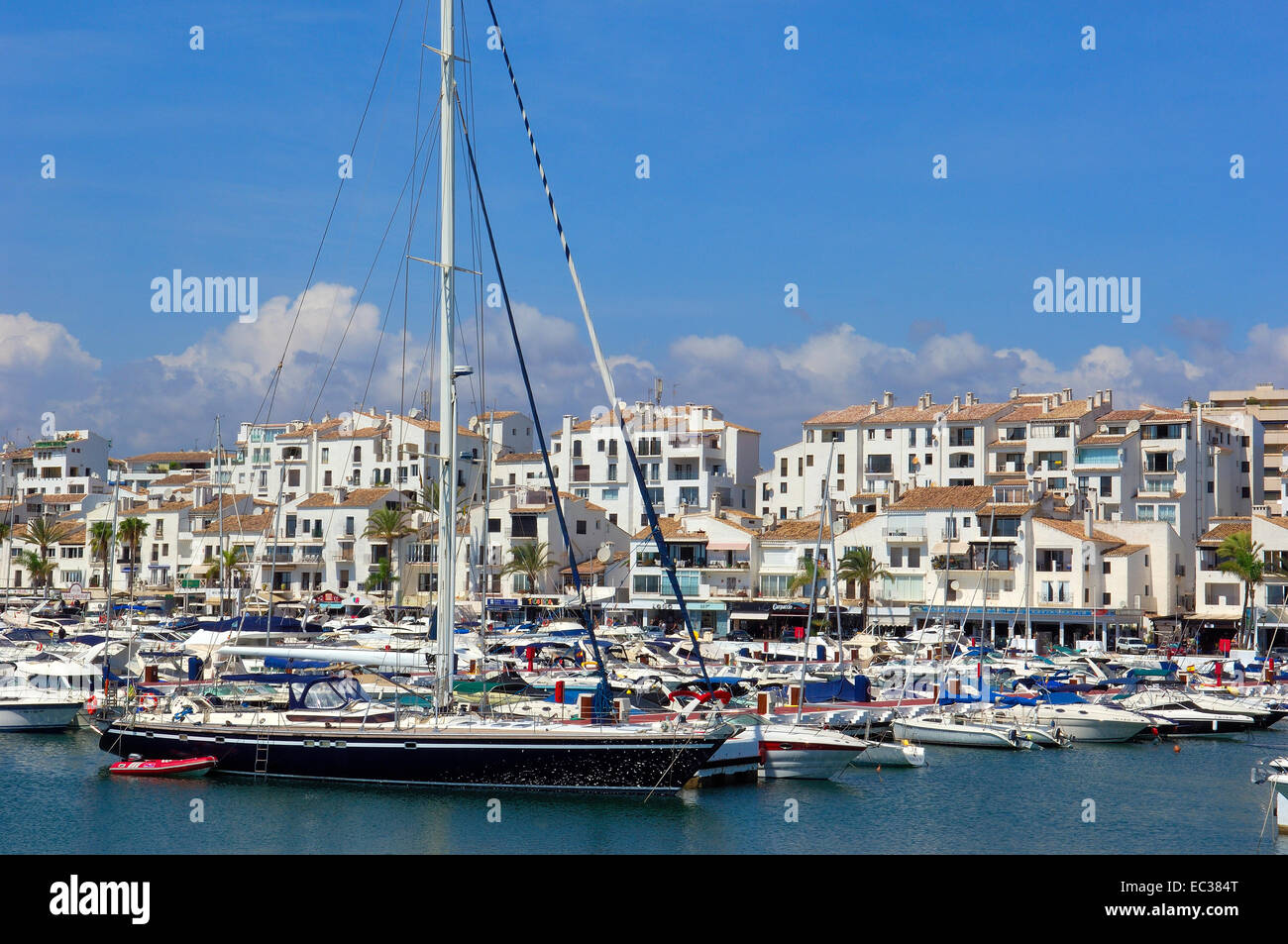 Exklusiven Yachthafen von Puerto Banús, Marbella, Costa del Sol, Provinz Málaga, Andalusien, Spanien, Europa Stockfoto