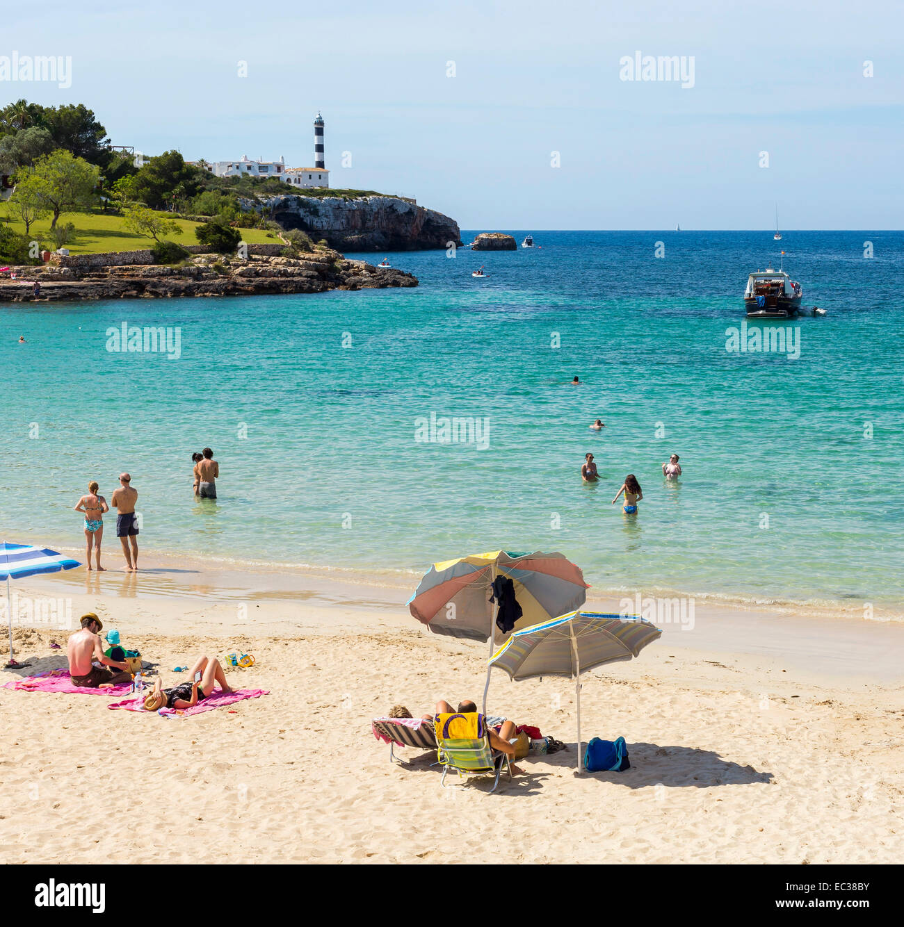 Stadt Strand von Porto Colom, Mallorca, Balearen, Spanien Stockfoto