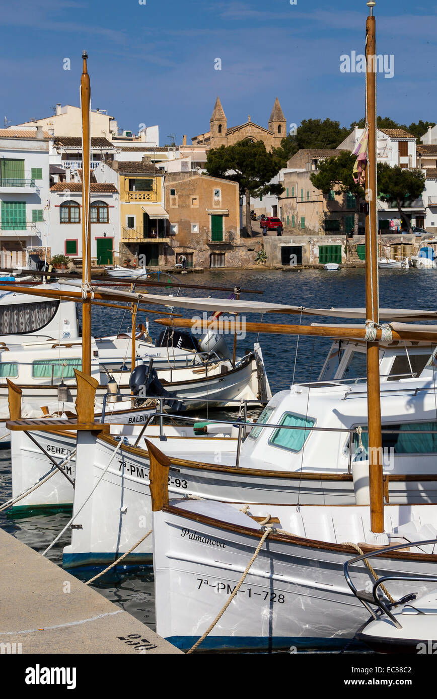 Boote in den Hafen von Porto Colom, Mallorca, Balearen, Spanien Stockfoto
