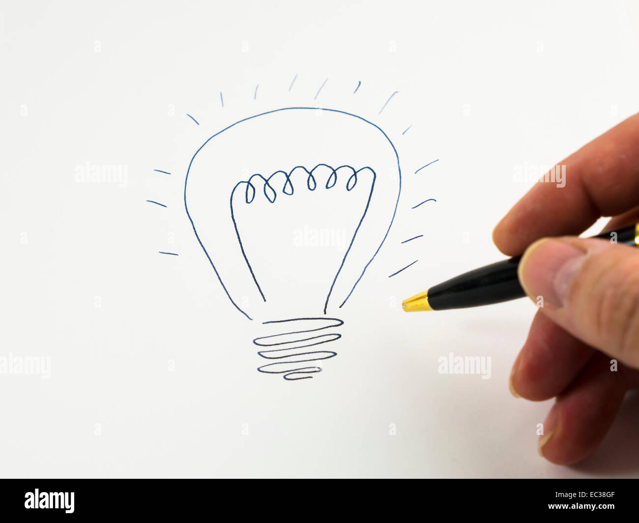 Handzeichnung einer Glühbirne, Idee, Inspiration, Inspiration, Suche nach Lösungen, symbolisches Bild flash Stockfoto