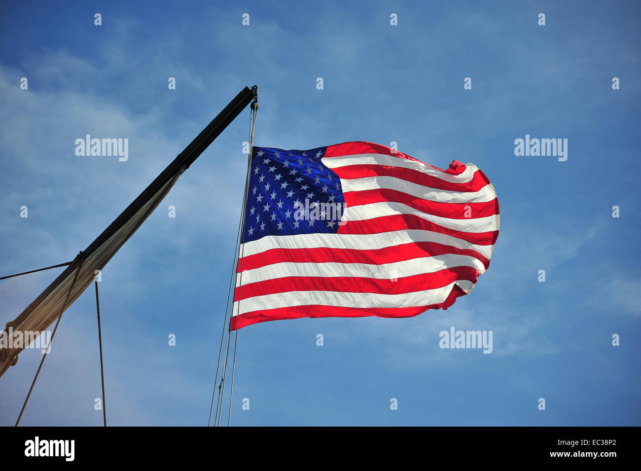 Amerikanische Flagge auf dem Museum Schiff USS Constitution, Boston, Massachusetts, USA Stockfoto