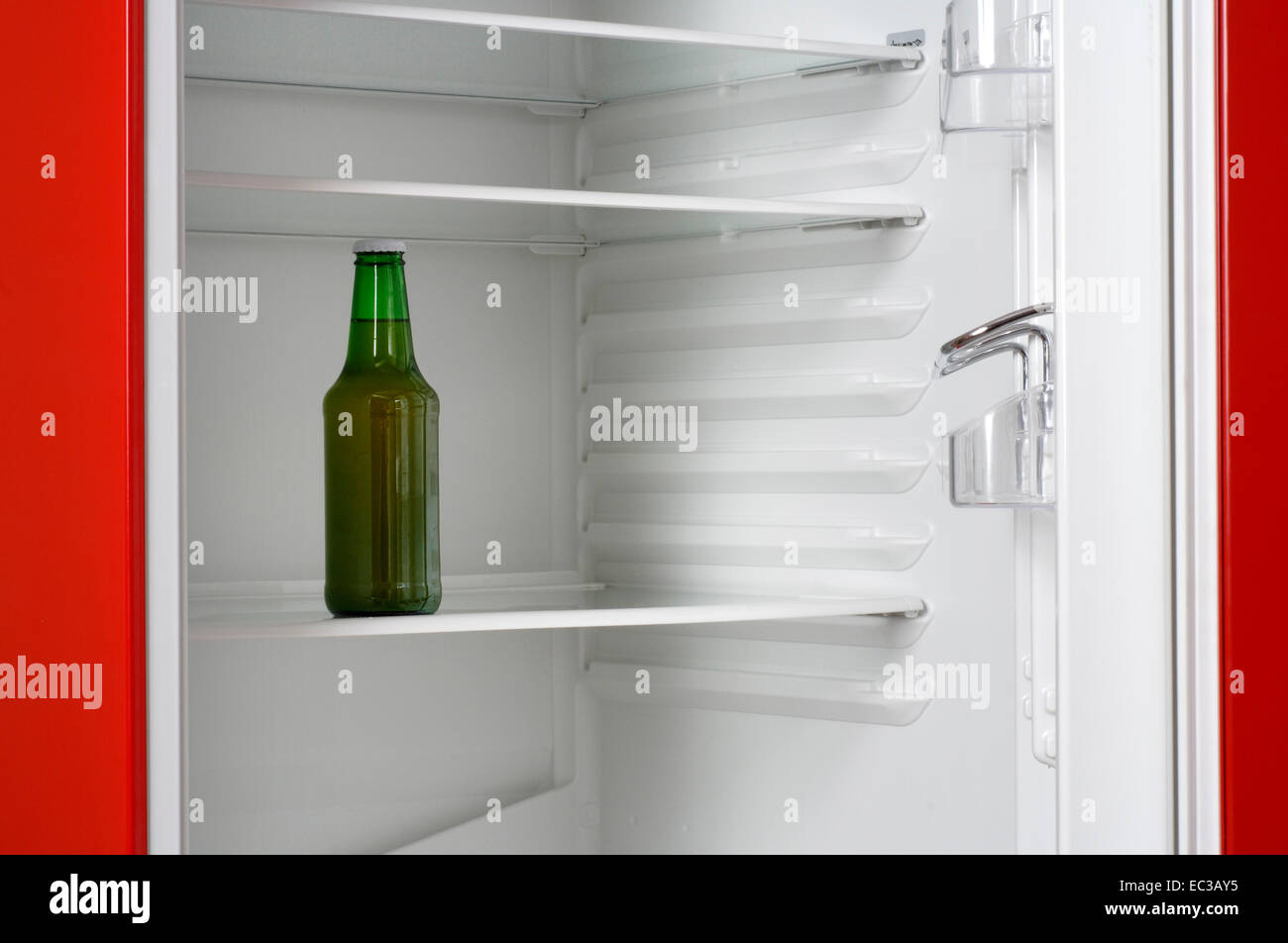 Warum Steht Das Bier Im Kühlschrank Ganz Unten www.alamy.de