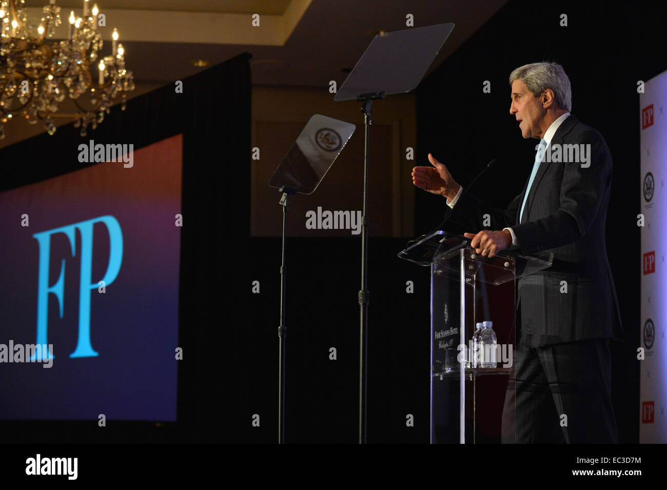 US-Außenminister John Kerry spricht auf dem 2014 transformierende Trends Forum, moderiert durch das U.S. Department of State und Außenpolitik, in Washington, D.C., am 17. November 2014. Stockfoto