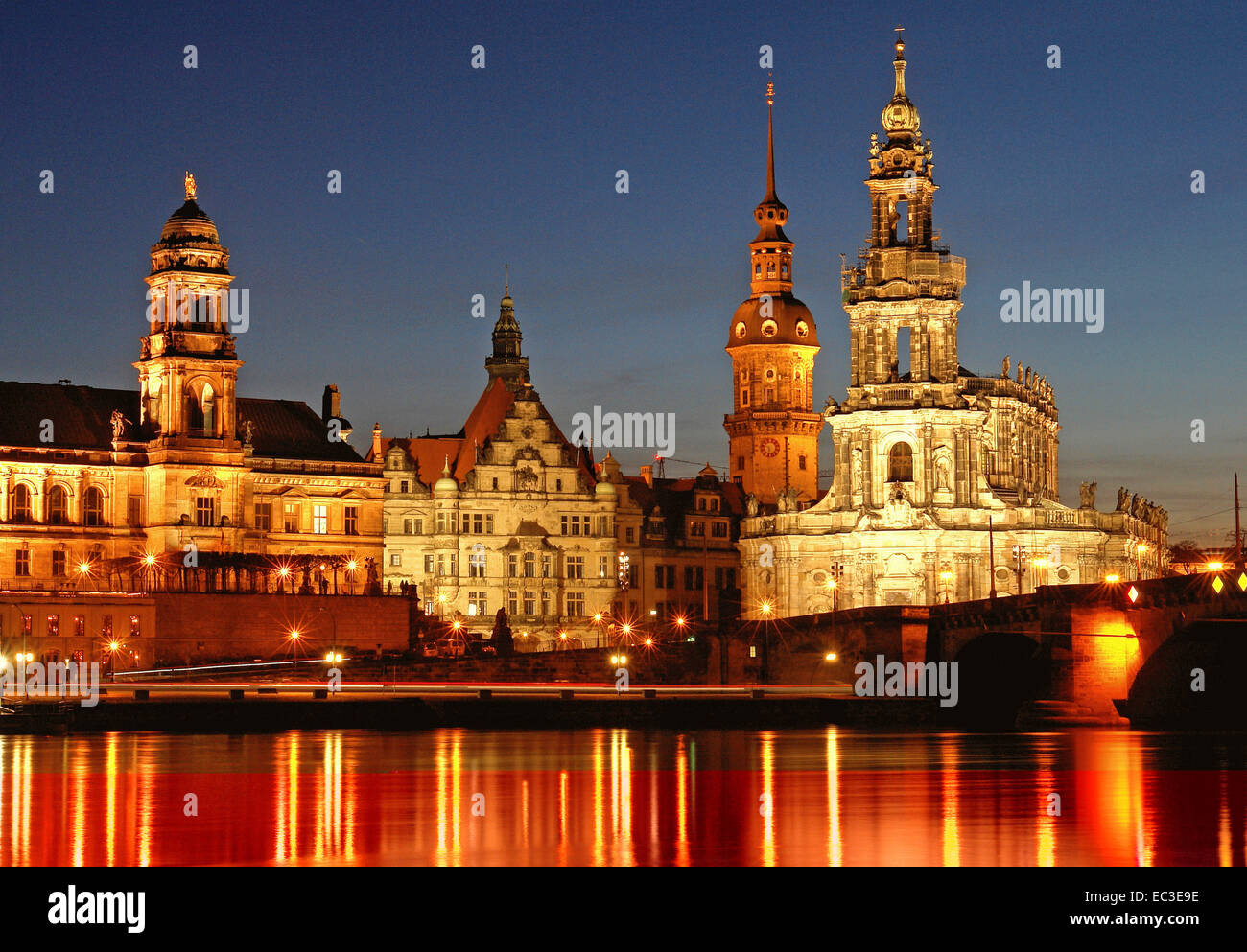 Dresden in der Nacht, Deutschland Stockfoto