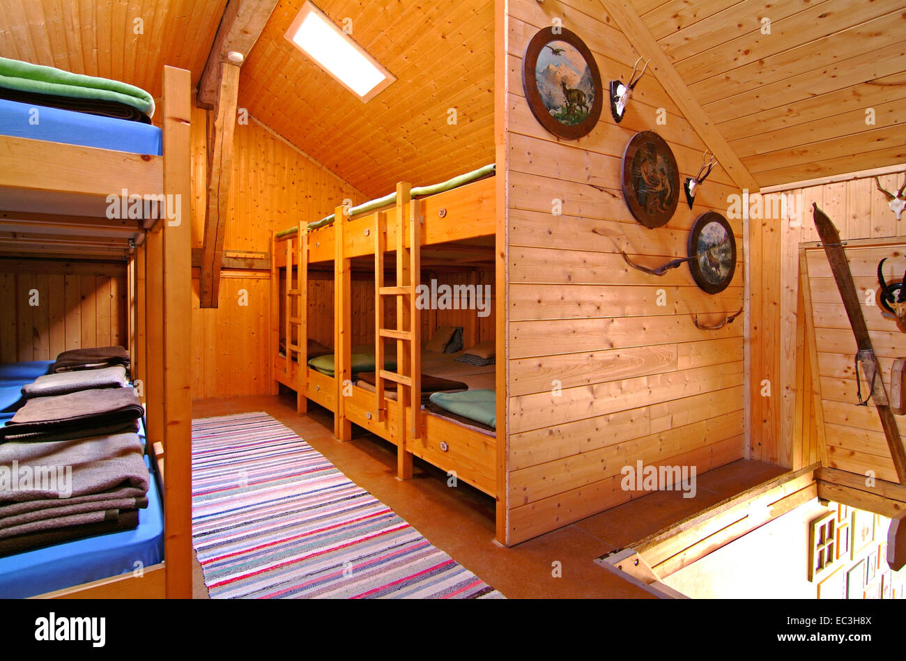 Zimmer mit Betten, Schneetalalm, Tirol, Österreich Stockfoto