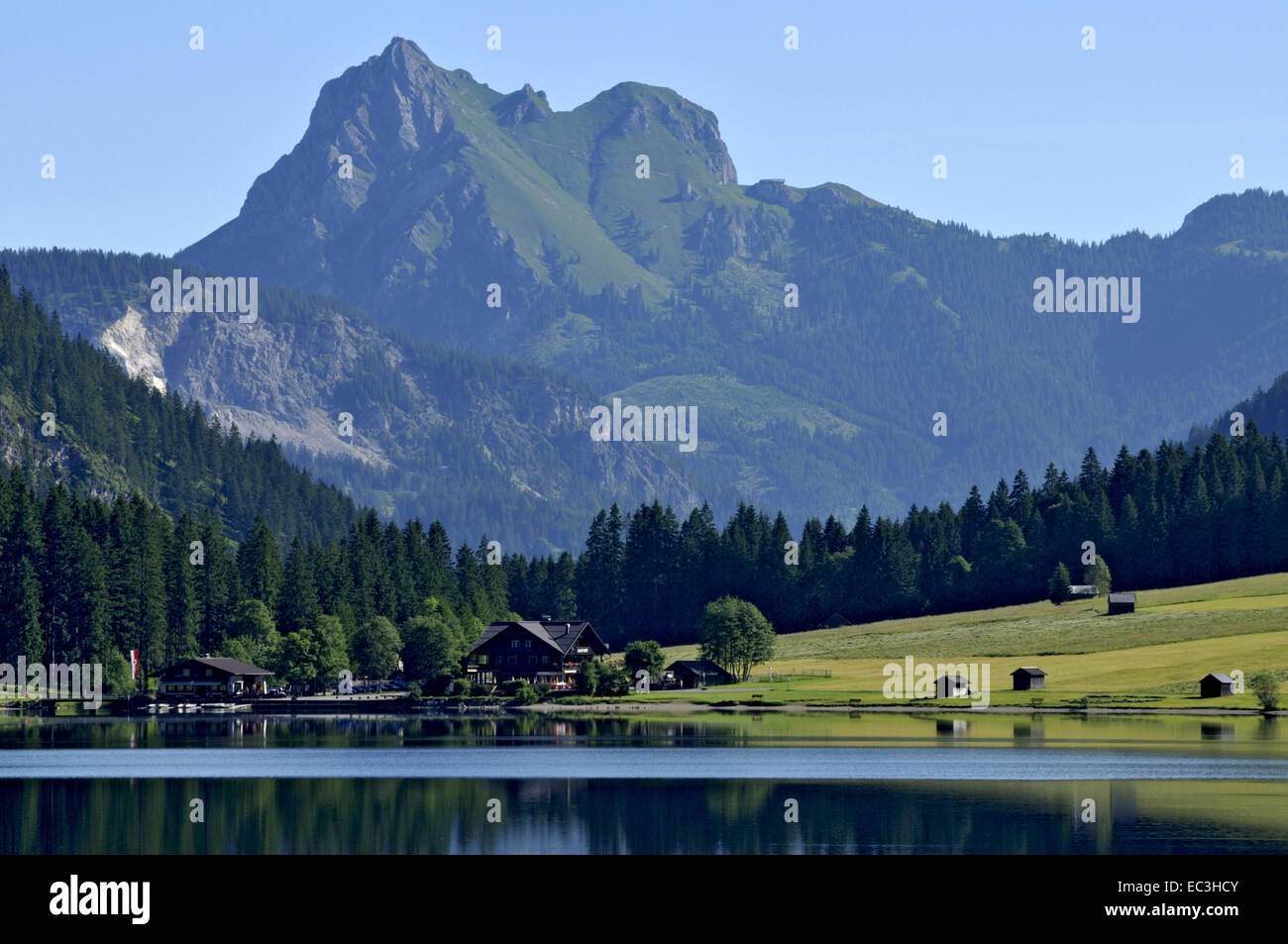 See und Berg in Tirol Österreich Stockfoto