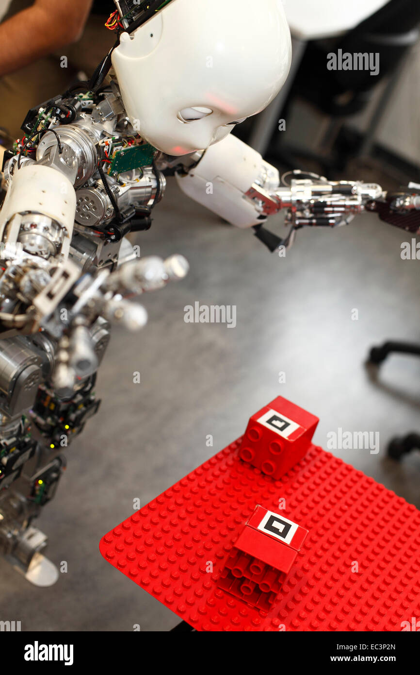 Kind-Roboter mit Lego Quot quot Stockfoto