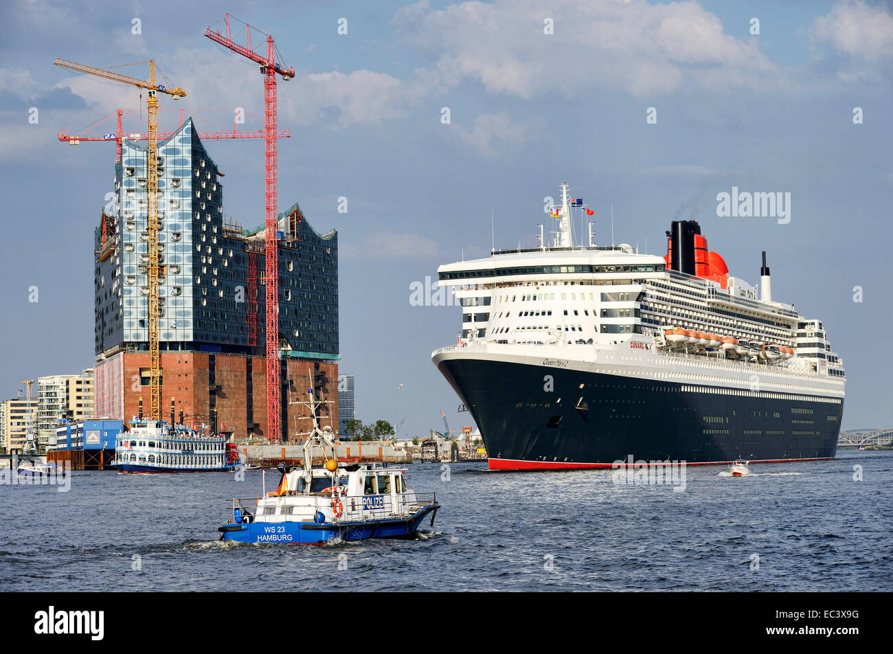 Kreuzfahrtschiff Queen Mary 2 im Hamburger Hafen, Deutschland