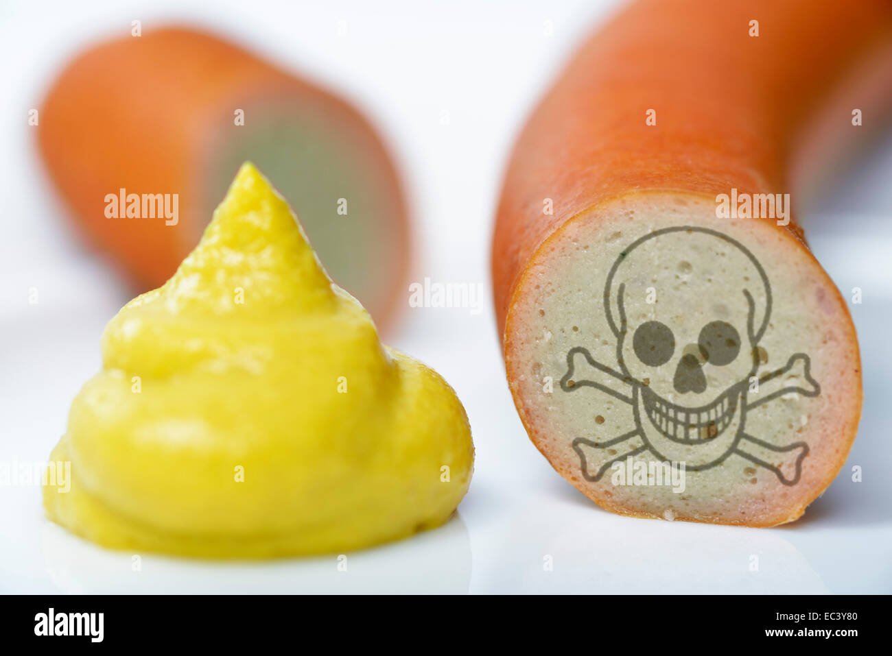 Wurst Mit Totenkopf Zeichen Verdorbenes Fleisch Stockfotografie Alamy
