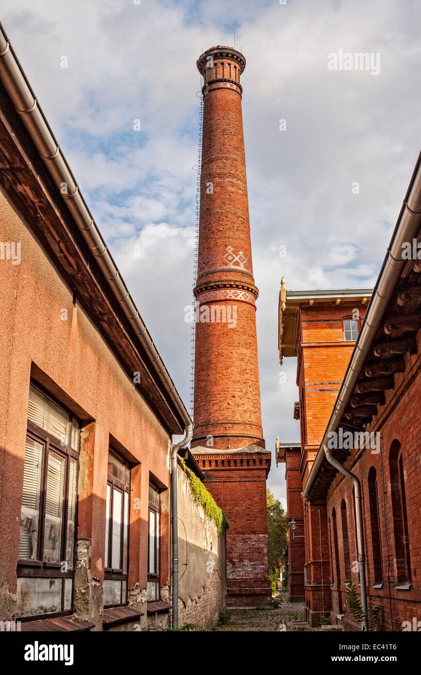 Stillgelegten Fabrikschlot Stockfoto