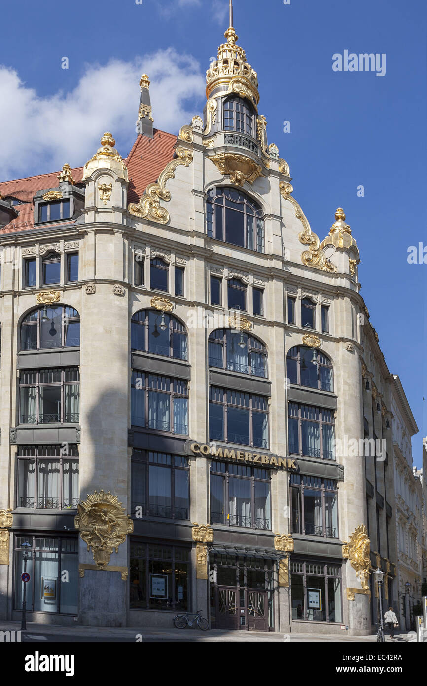 restaurierten Jugendstil-Gebäude des ehemaligen Verwaltungsgebäudes auf dem Thomas-Kirchhof in der Innenstadt von Leipzig Stockfoto