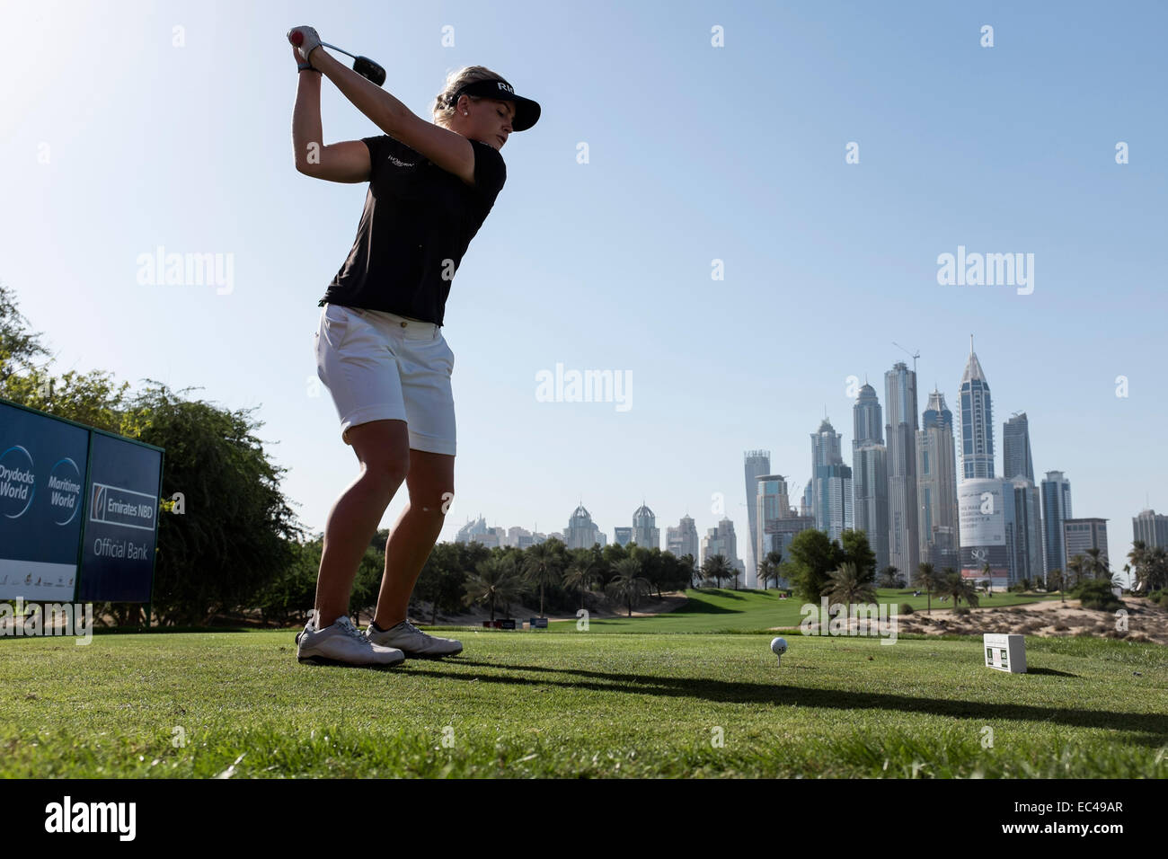 Dubai, Vereinigte Arabische Emirate. 9. Dezember 2014. Charley Hull England Abschlag vom 8. Abschlag im Emirates Golf Club beim pro-am Wettbewerb vor dem Omega Dubai Ladies Masters Golf-Turnier in Dubai-Vereinigte Arabische Emirate-Credit: Iain Masterton/Alamy Live News Stockfoto