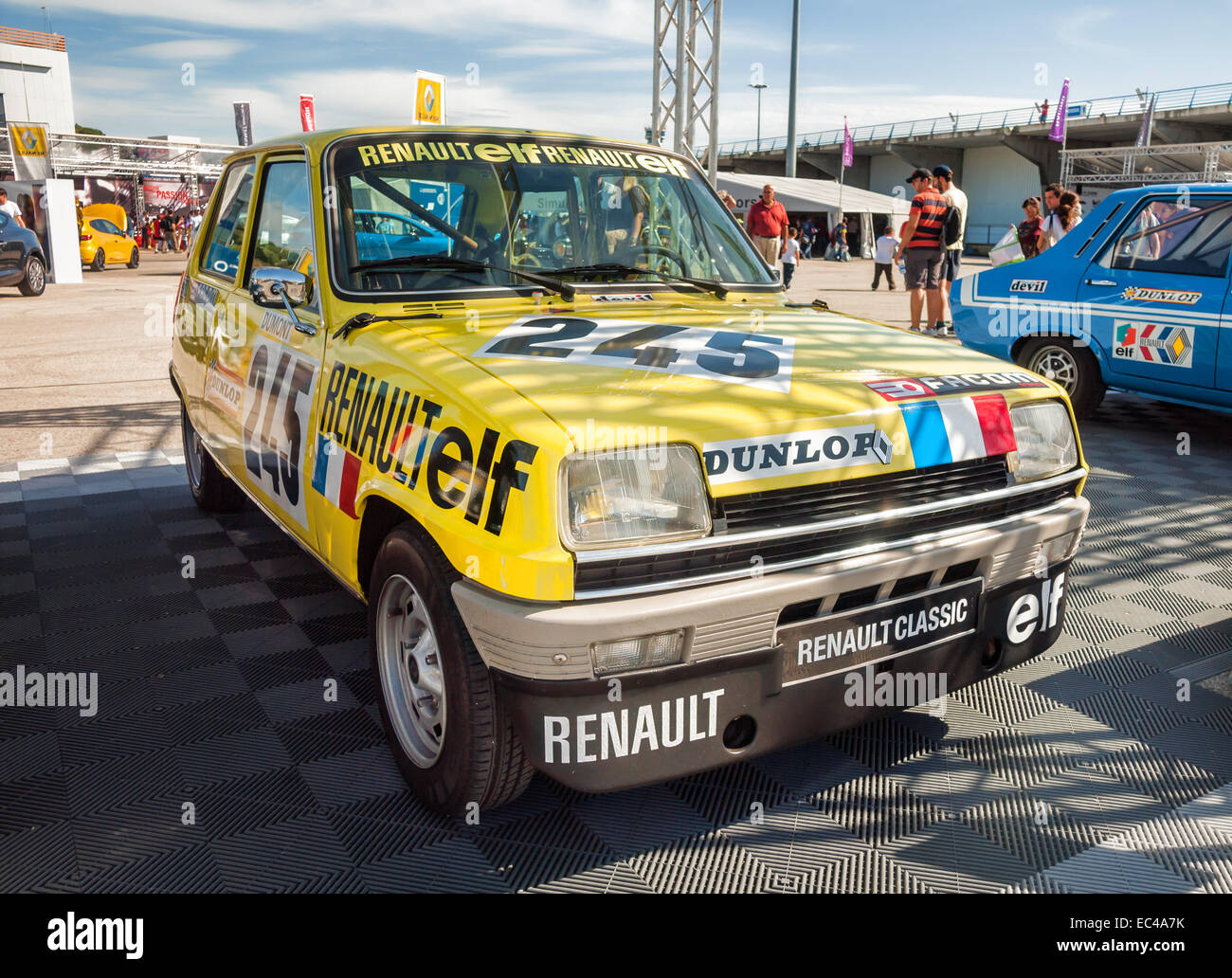 Oldtimer-Rennwagen Renault R5 bei einer Renault-Ausstellung in Jerez, Andalusien Stockfoto