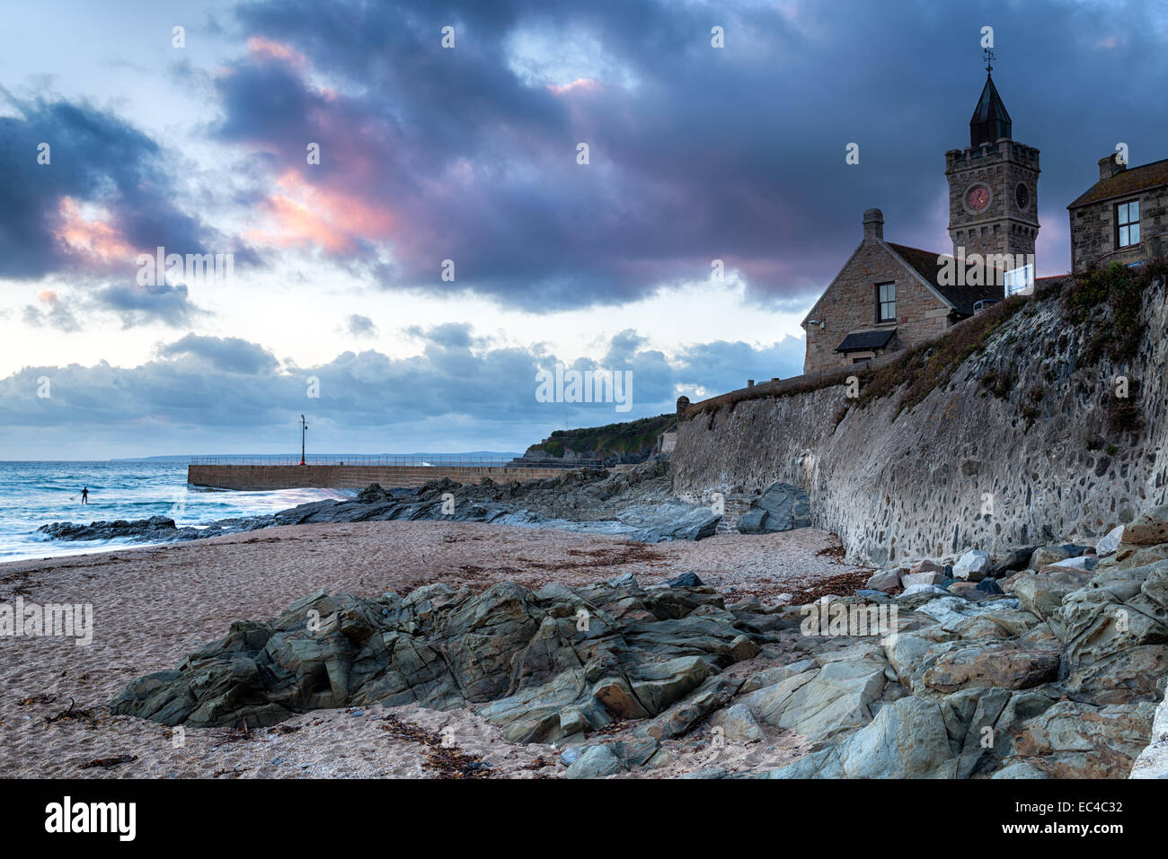 Sonnenuntergang am Hafendamm in der Nähe von Helston in Cornwall Stockfoto